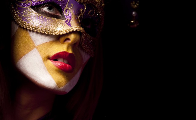 Portrait of sexy woman in violet party mask